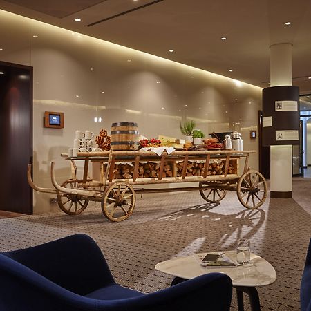 Kempinski Hotel Berchtesgaden Exterior foto The lounge at the airport