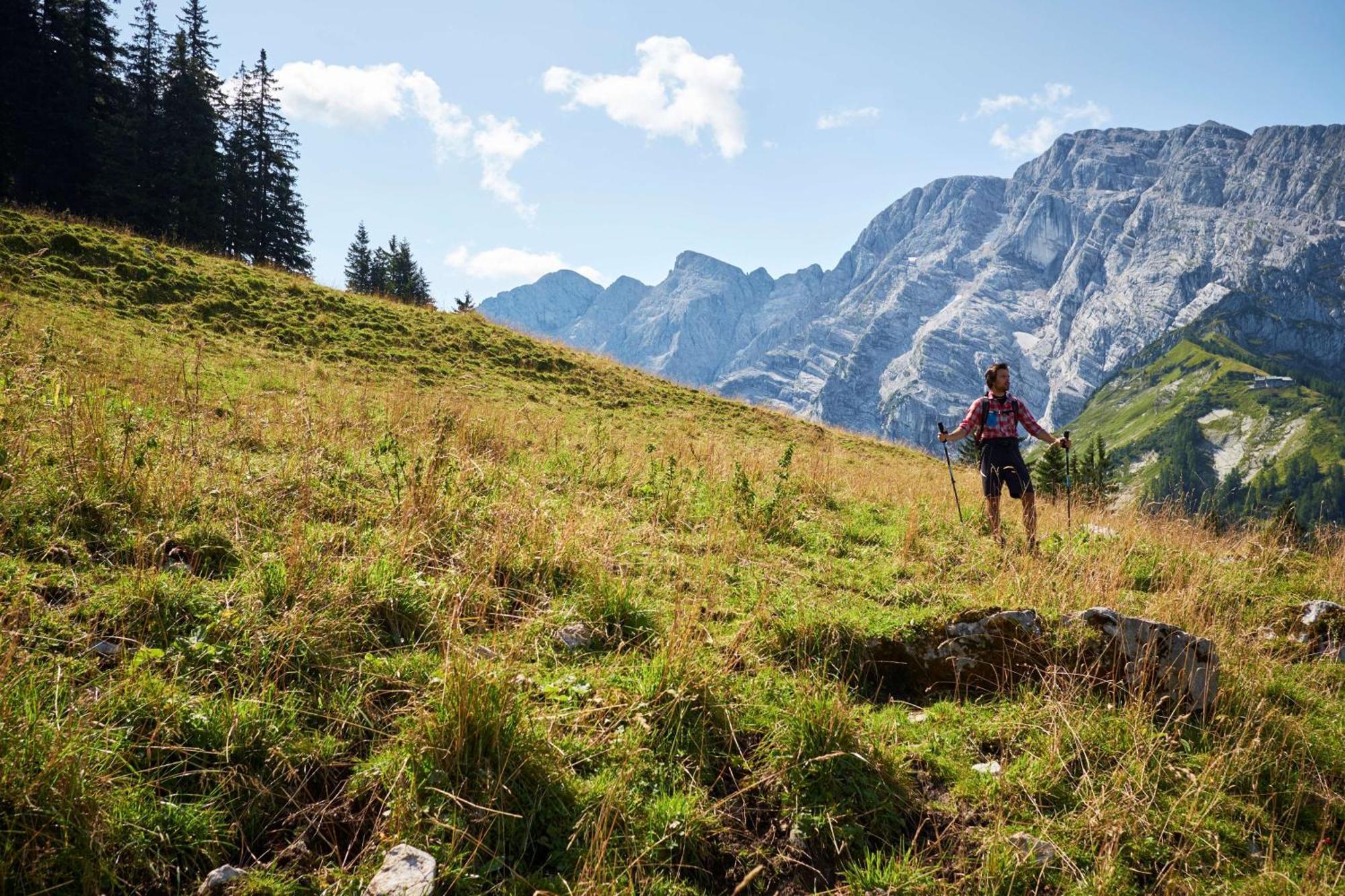 Kempinski Hotel Berchtesgaden Exterior foto A trail runner in the Alps